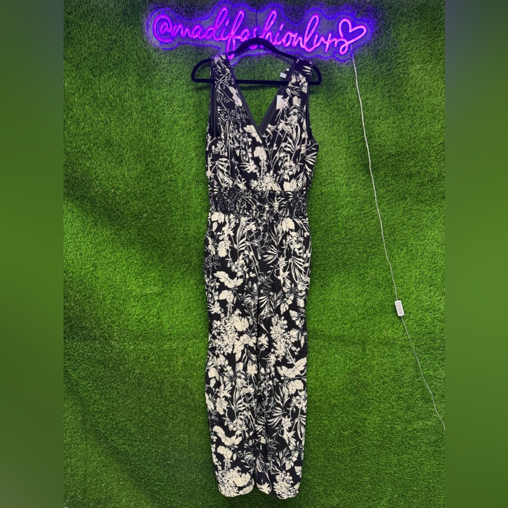 Gilli Black and Cream Floral v-neck smocked waist jumpsuit with pockets